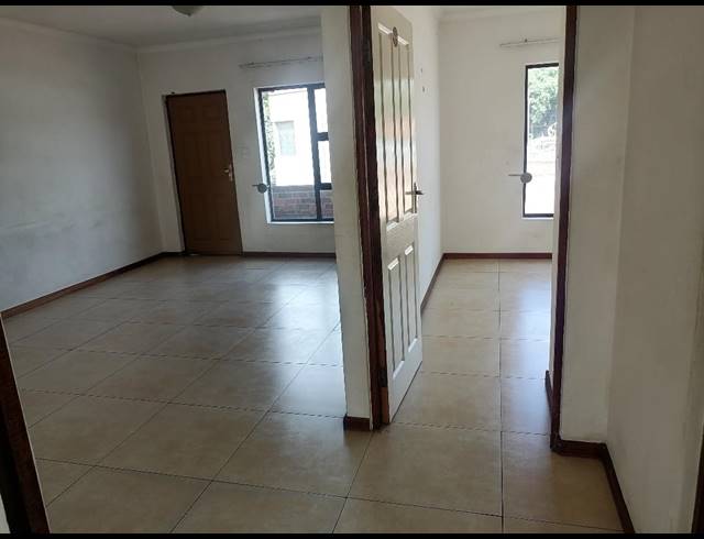 2 bed property to rent in ROBERTSHAM